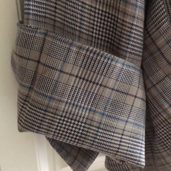 💙Treasure&Bond Tailored button down shoulder ruffle plaid cuff sleeved blouse. - Picture 11 of 12